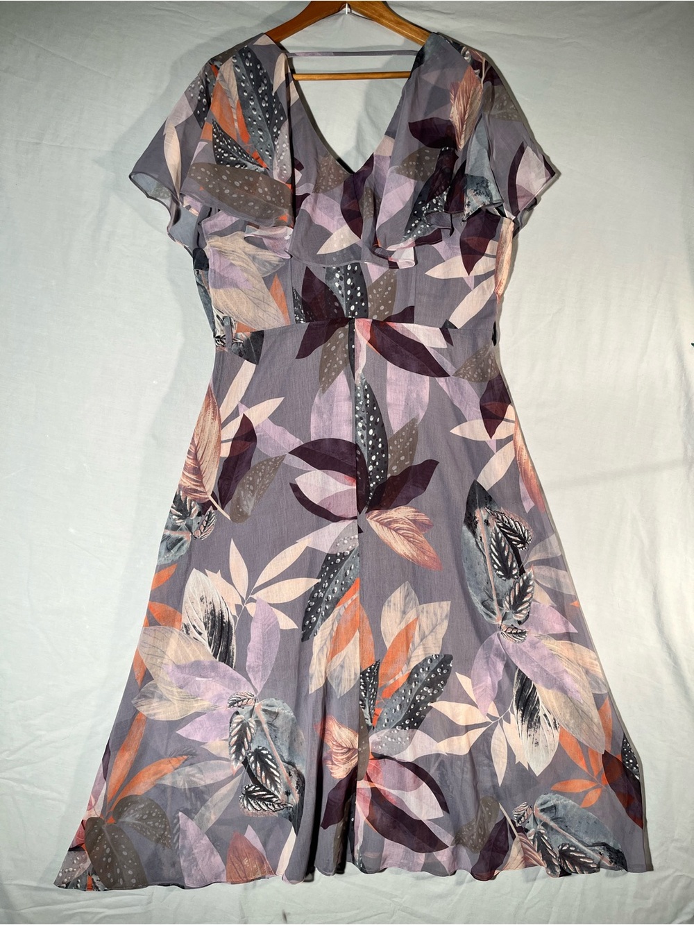 City Chic Flowy Lavender and Coral Leaf-Print Midi Dress -Size 16 - Picture 6 of 8
